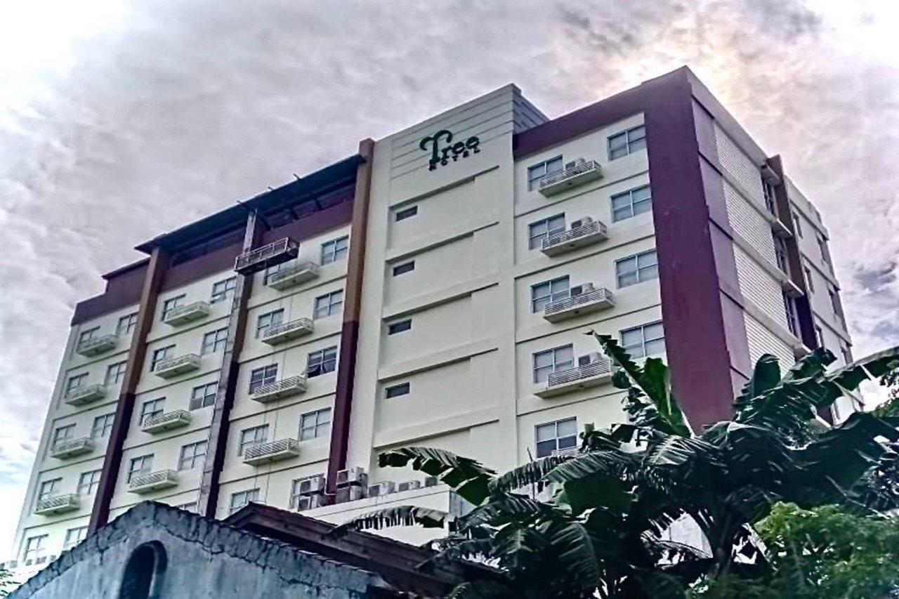 Tree Hotel Makassar Bagian luar foto