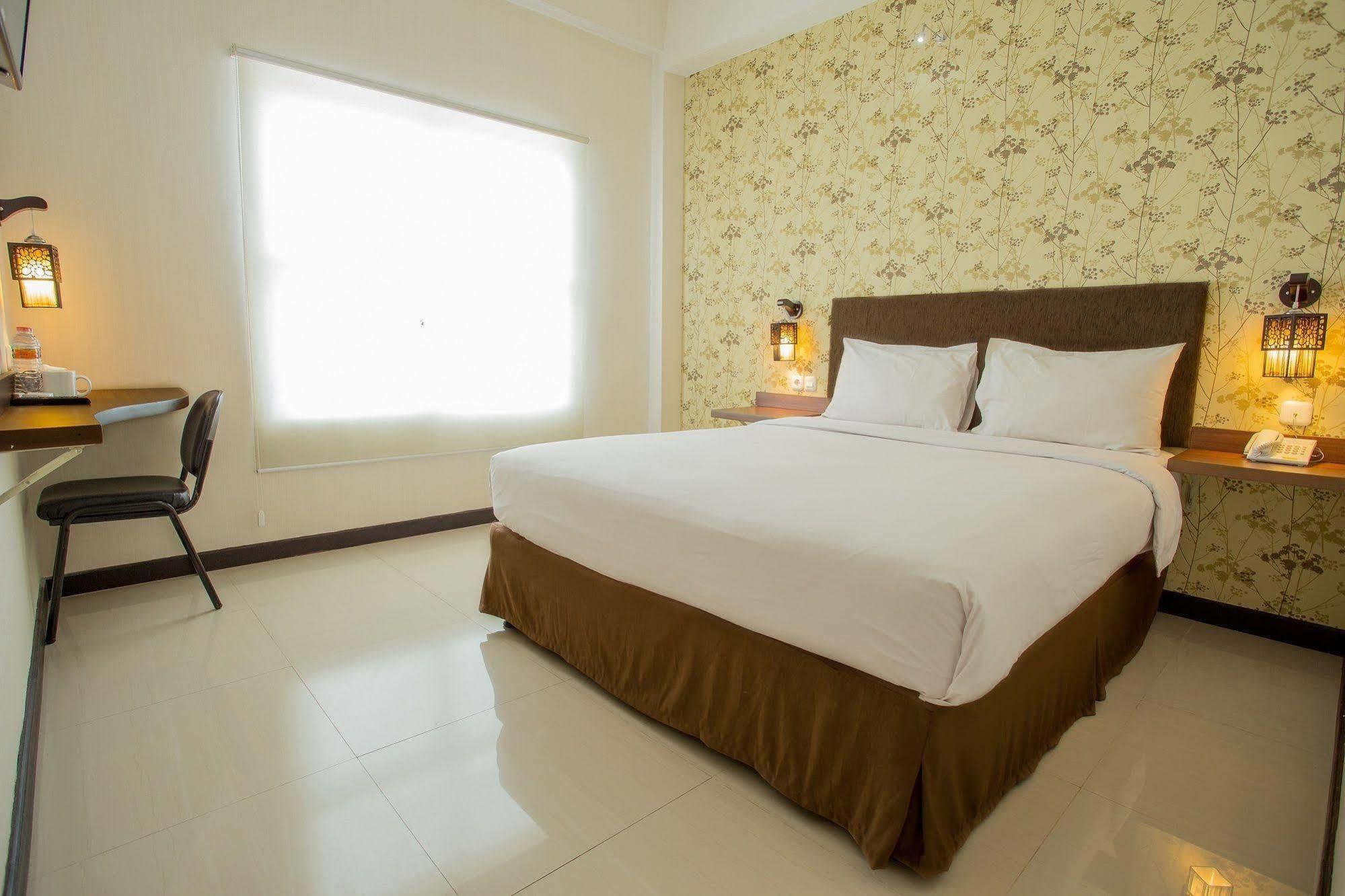 Tree Hotel Makassar Bagian luar foto
